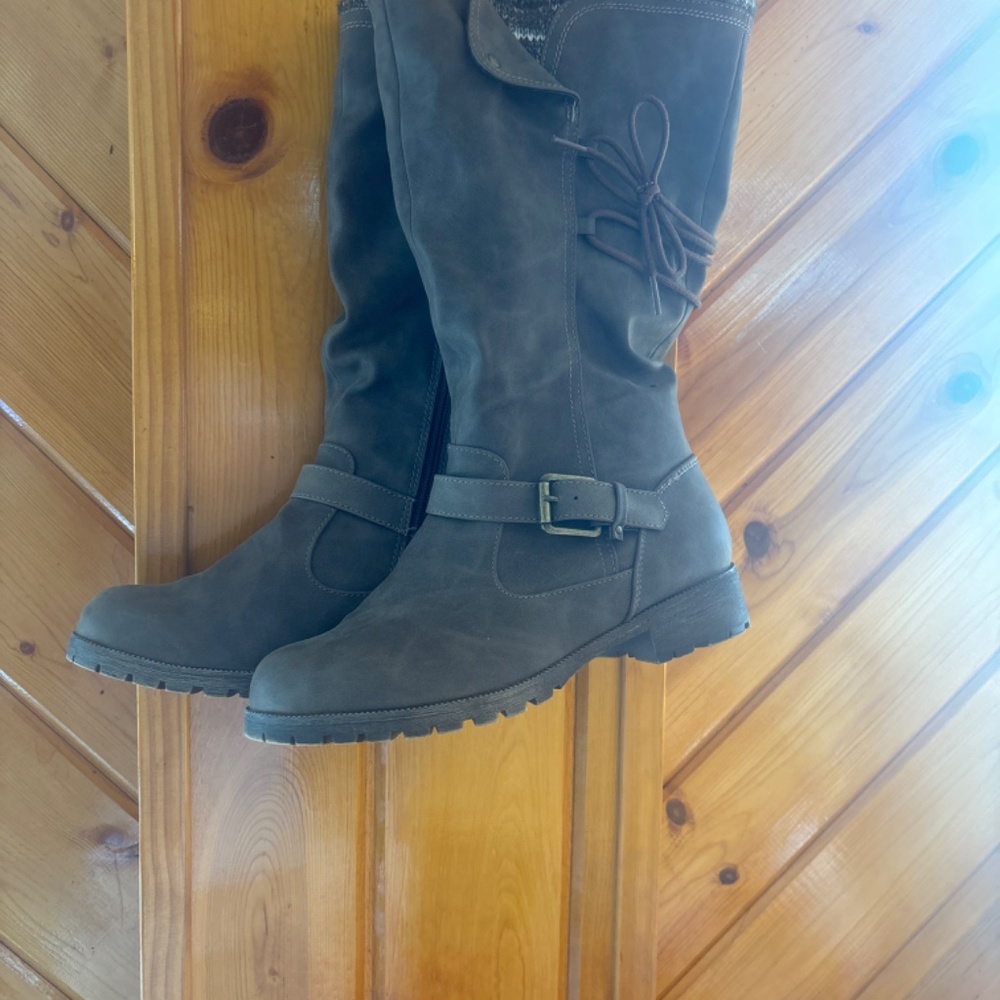 Boots - Picture 2 of 3